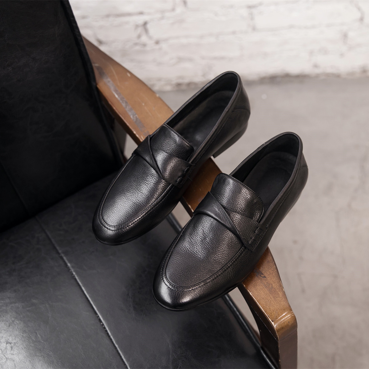 Summer headliner Bull Leather Leather Leather Leather Leather Leather Shoes Low Bunch Foot Shoes Men Han Edition Tide Shoes Youth Fashion Lego Shoes