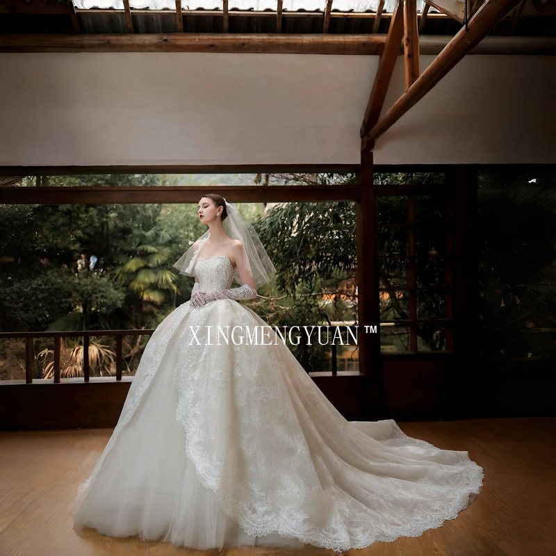 French-Style Luxurious Lace 2026 New Strapless Wedding Dress for the Bride, Slimming, with a Long Train, Runaway Princess Style