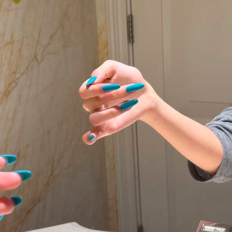Ice Blue Aurora Wearable Nails, Solid Color, Fashionable, Brightening, Suitable for Daily Commute, Cool and High-End Feel, New Mid-Length Nail Stickers