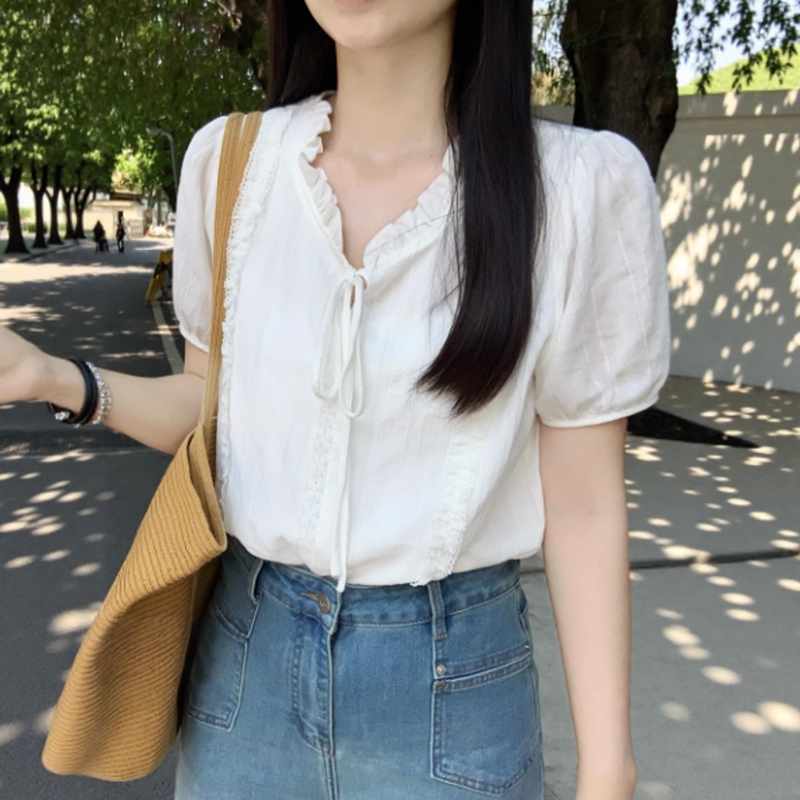 French-Style Gentle Lace-Collar White Shirt for Women, Summer Short-Sleeve Blouse with a Chic and Ethereal Look