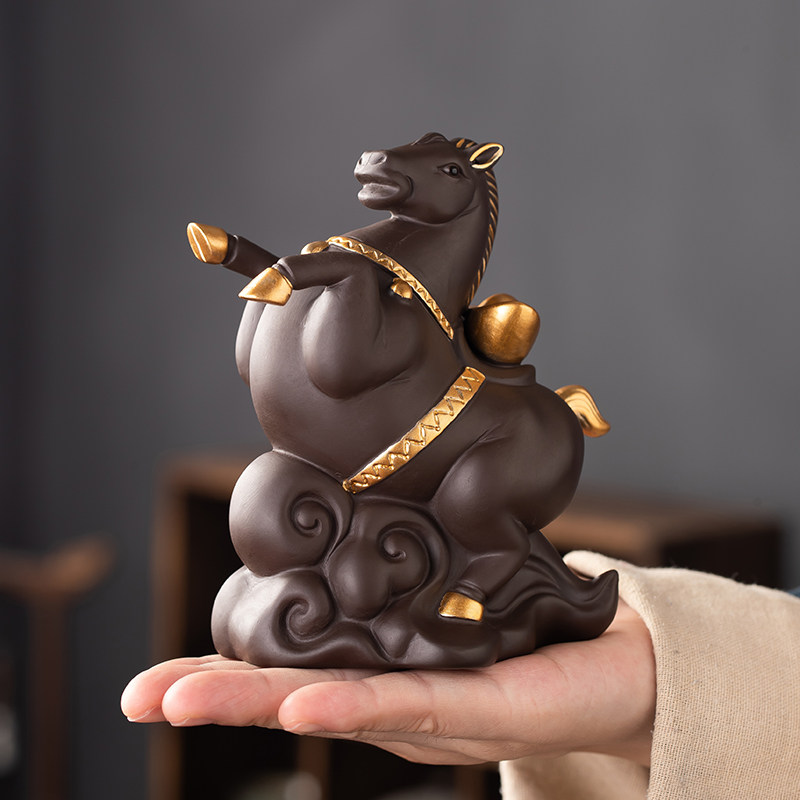 Purple sand tea pet piece can be cultivated and rich and possessed right away the cow to dry tiger personality tea play