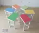 Bàn học màu sắc cho trẻ em nội thất trường học nội thất sửa chữa kết hợp lớp học sinh viên hình lưỡi liềm đào tạo nghệ thuật bàn - Nội thất giảng dạy tại trường