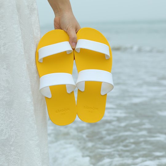 越南SAIGON橡胶女款一字凉拖鞋夏季时尚沙滩耐磨平底外穿防臭透气