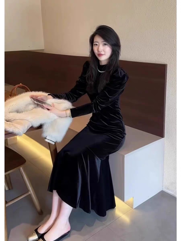 European Style 2026 Autumn Hepburn-Style Black Velvet Dress, Suitable for Everyday Wear and Elegant Fishtail Long Dress for Banquets