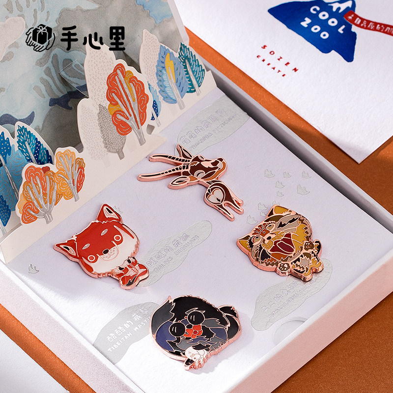 Hand-in-heart anecdote with cute brooch cute cute cute fox cartoon Little Qing new woman Delicate China Wind Art Birthday Present