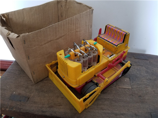 The old toy Tin Toy Toy Bulldozer 5