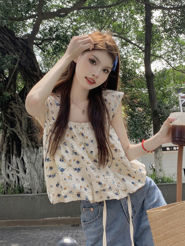 French-Style Square-Neck Heavy Embroidery Floral Camisole for Women, Summer Outerwear, Loose Sleeveless Short Top, 2026 New Model French-Style Square-Neck Heavy Embroidery Floral Camisole for Women, Summer Outerwear, Loose Sleeveless Short Top, 2026 New Model