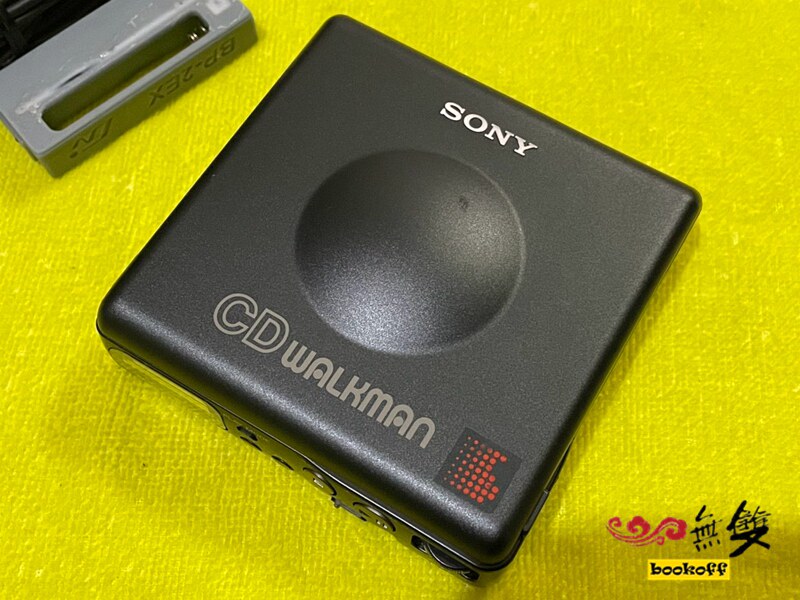現状品 SONY D-82 Walkman 8cm CD専用コンパクトプレーヤー SONY/索尼D