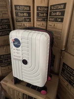 Британский топ -верхний белый с голубым поясом расширением