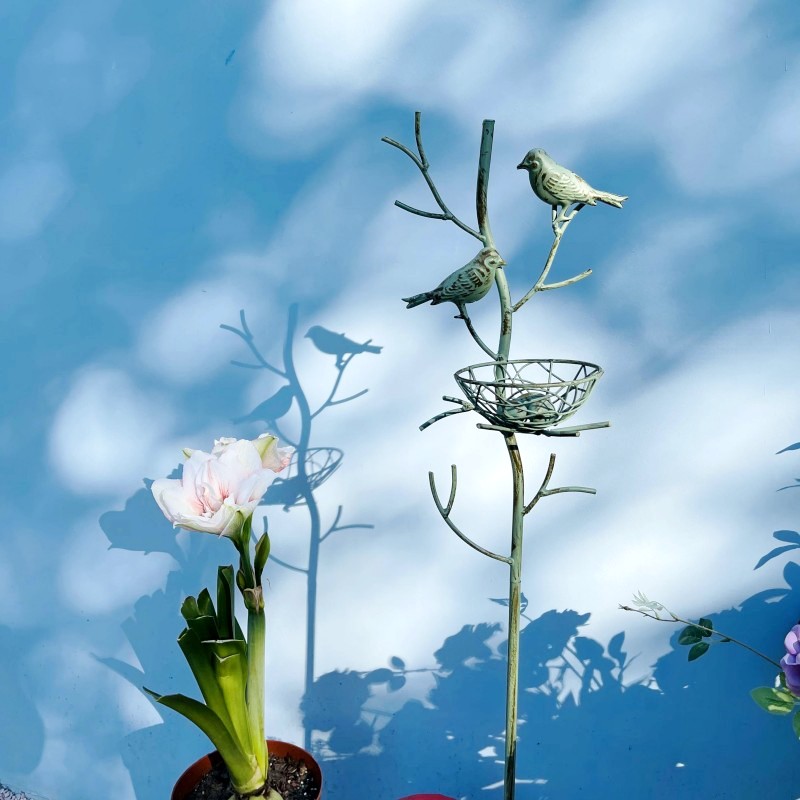 Retro wrought iron bird flower insert climbing rattan frame bracket air-filled high-end creative courtyard balcony garden layout ornaments floor inserts