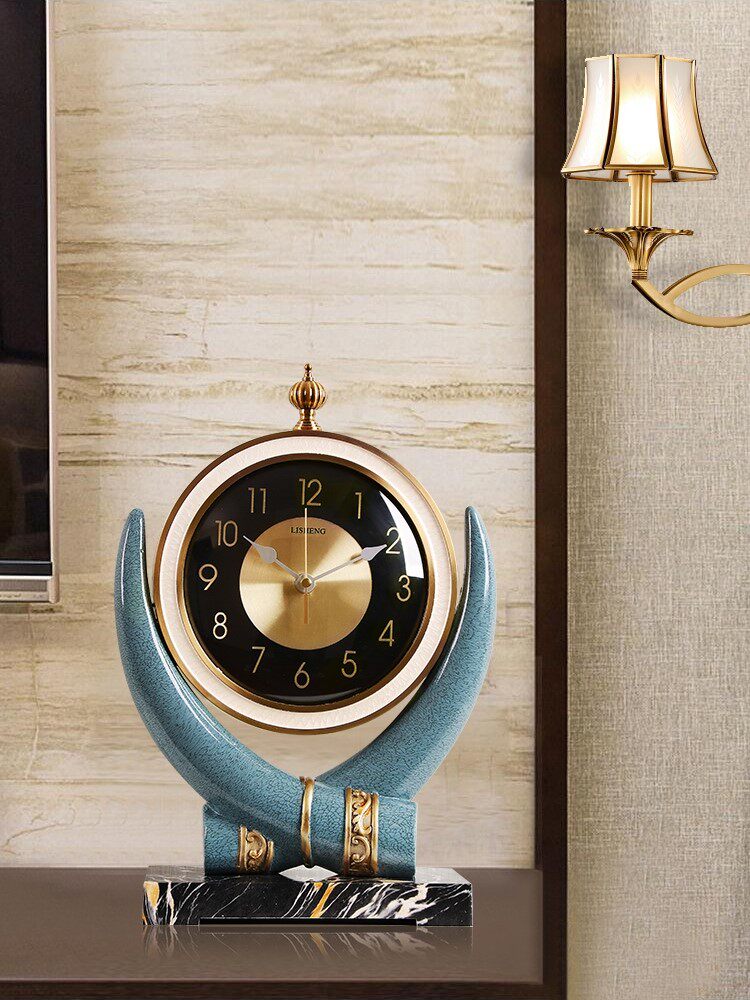 High-end clock silence modern European luxury lightweight and convenient atmospheric high-end desktop quartz watch living room clock