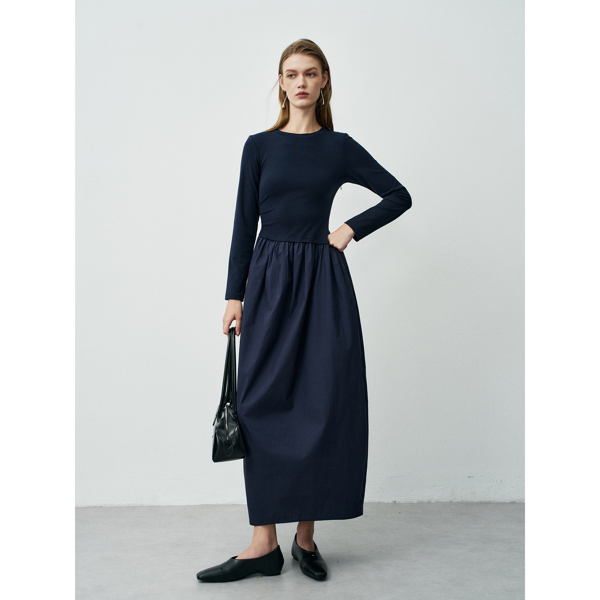 2025秋季新宠：设计感十足的拼接假两件T恤