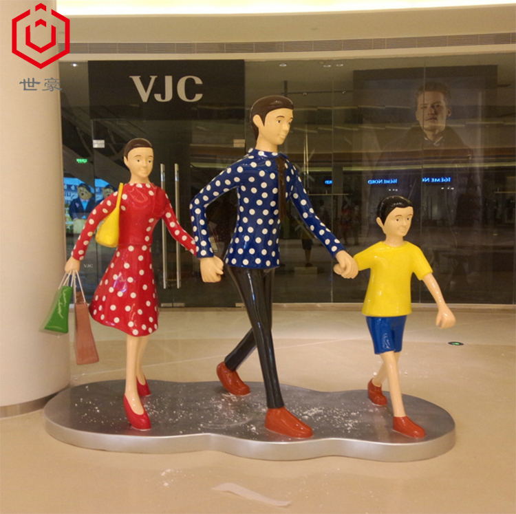 Large-scale fiberglass painted figure sculpture family shopping theme pedestrian street city shopping plaza decorative ornaments
