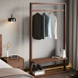 Ореховая деревянная вешалка, посадочная спальня, может переместить дом на плащ с легкой роскошной бронзовой стоячей стойкой.