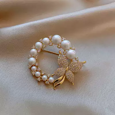 Summer high-end pearl brooch women's silk towel buckle anti-light pin buckle 2021 New Tide suit suit clothes accessories