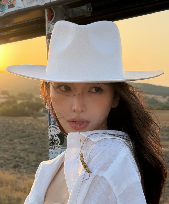26 Autumn/Winter Square and Round Style Retro White Wool Jazz Hat for Women with Large Head Circumference, Versatile Casual Styling Hat