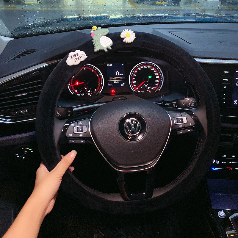 Car steering wheel cover winter plush women Korean cartoon cute universal black non-slip sweat-absorbing direction cover