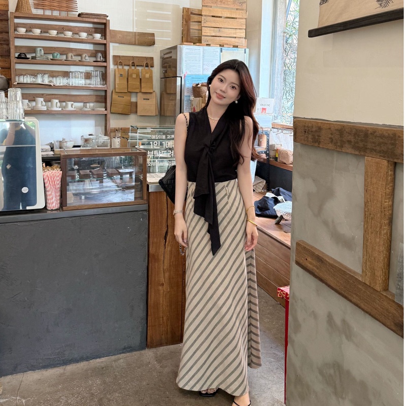 【Rainy Boat Ride】French-Style Knotted Sleeveless Vest with Striped High-Waisted A-Line Skirt Casual Set