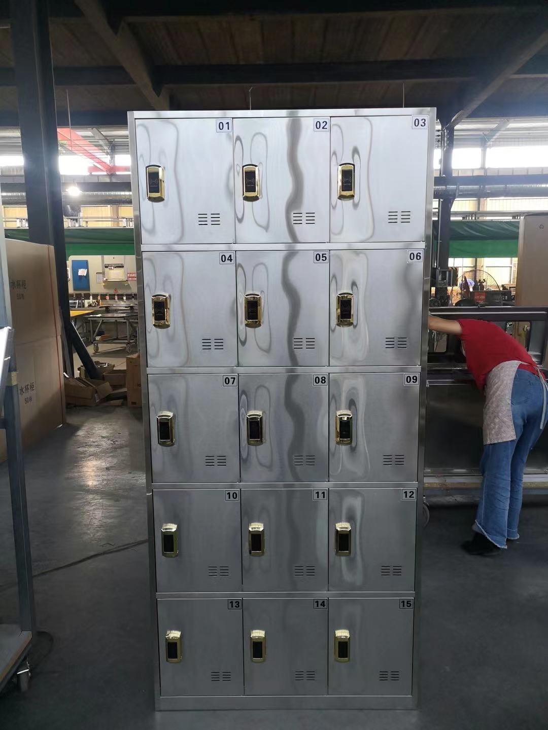 定制304不锈钢15门更衣柜健身房电子智能感应锁换衣柜员工储物柜