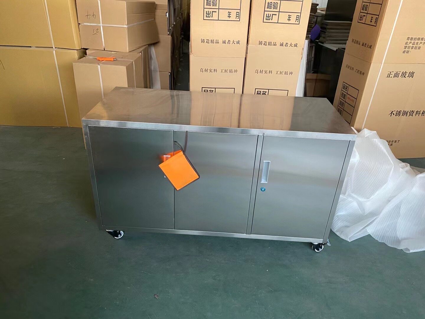 304不锈钢3门活动矮柜医疗无菌器械柜工具柜加厚多功能储物柜定制