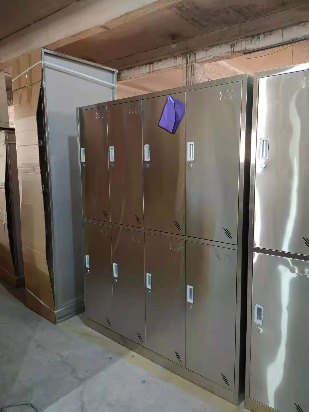 厂家定制304不锈钢更衣柜员工八门带锁储物柜工厂浴室换衣柜鞋柜