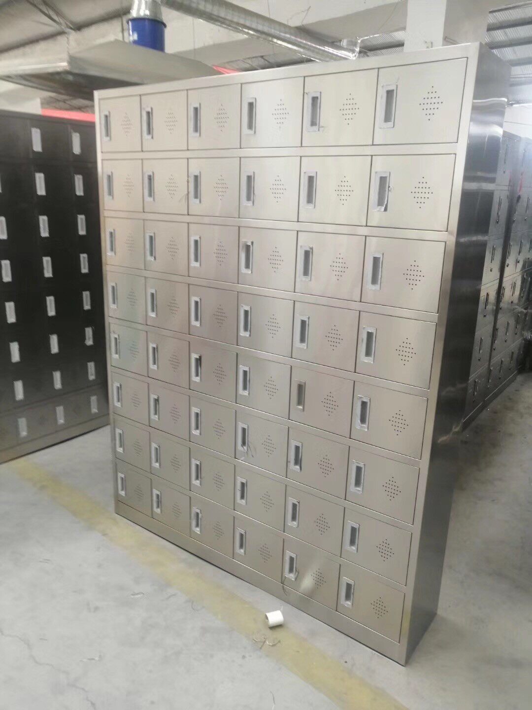 定制不锈钢员工食堂32门餐具柜碗柜无尘净化车间磁吸门储物柜鞋