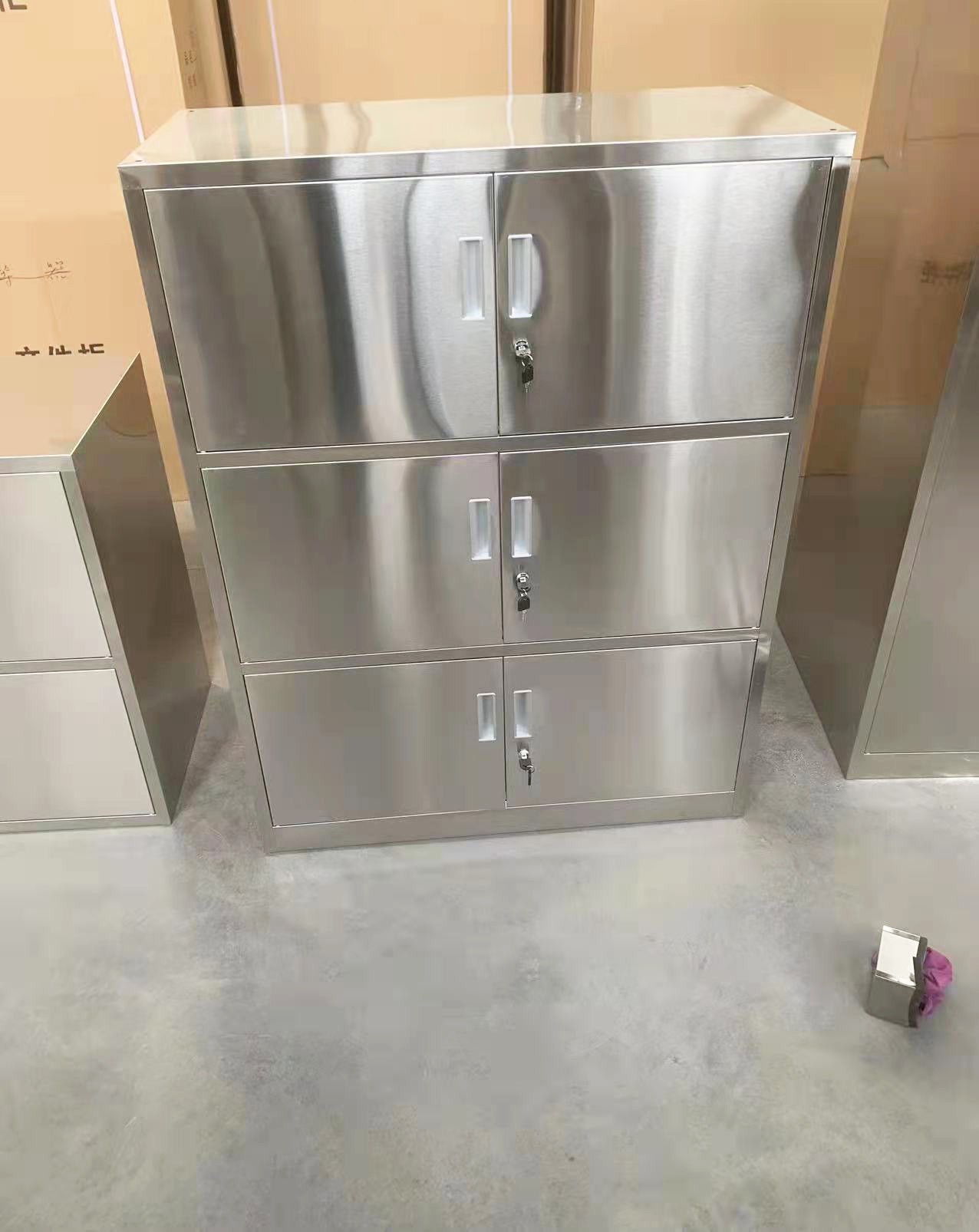 304不锈钢六门矮柜员工带锁多门储物收纳柜无尘车间衣帽鞋柜定制