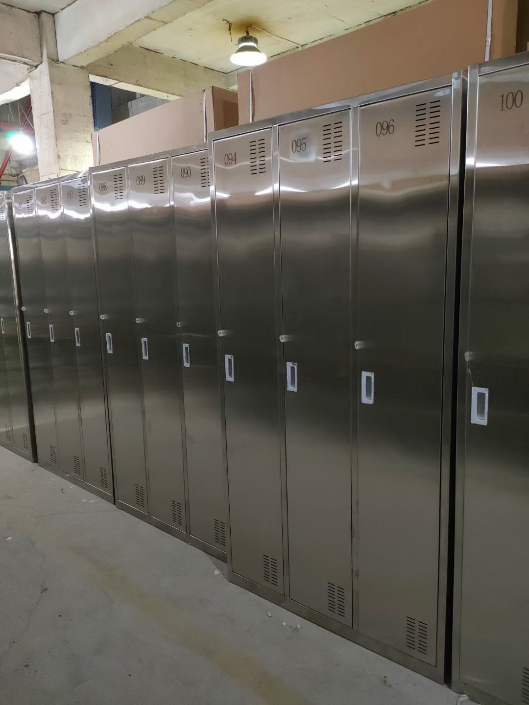 定制不锈钢三门更衣柜员工宿舍带锁换衣柜浴室健身房多门储物柜子