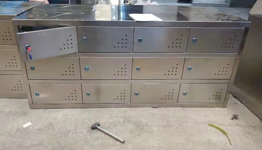 定制304不锈钢12门带锁鞋柜加厚换鞋凳换鞋柜多格多门无菌储物柜