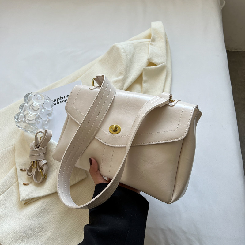 Hong Kong Senior Sense Lady Bag 2023 new single shoulder ocean temperament Han Edition is simple