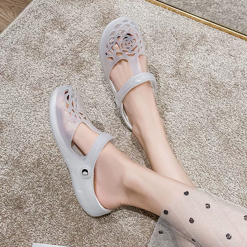 Croc Giày Nữ Mùa Hè Jelly Sandal Nữ Thời Trang Hàn Quốc Đế Bằng Chống Trơn Trượt Giày Đi Biển Mới Ngọt Ngào Sinh Viên Dép 