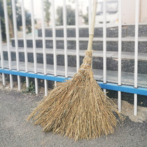 The large sweep sweeping the bamboo broom sweeping road sweeping the courtyard home The courtyard home little broom long sweeping outdoor sweeping