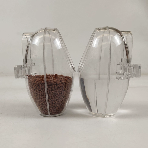 Цереббол Дереп, пища может быть брызговицей, птицами с анти -перемешивающимися банками, раковины под водяным обогревателем, резервуар для воды