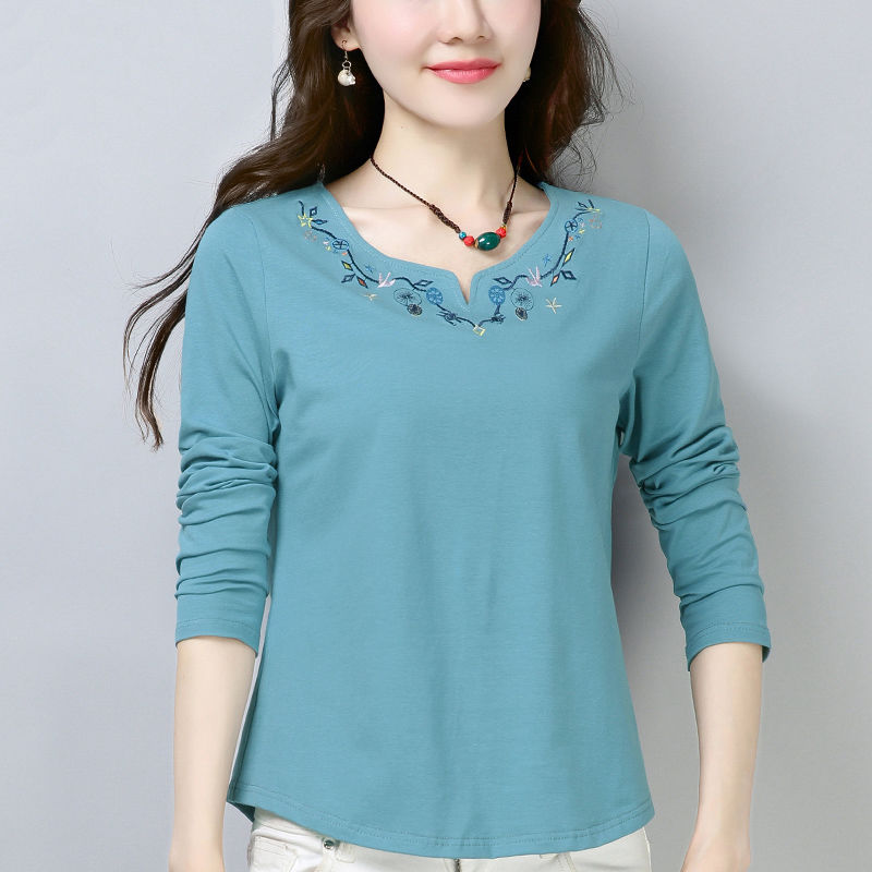 Autumn new 2022 middle-aged mother wear long-sleeved V-neck embroidered top women's loose embroidery slimming bottoming shirt