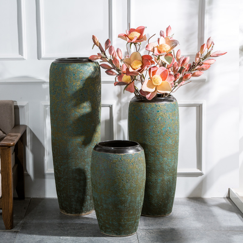 Ceramic vase of large sitting room dry flower arranging flowers is placed a retro POTS villa hotel open window decorations
