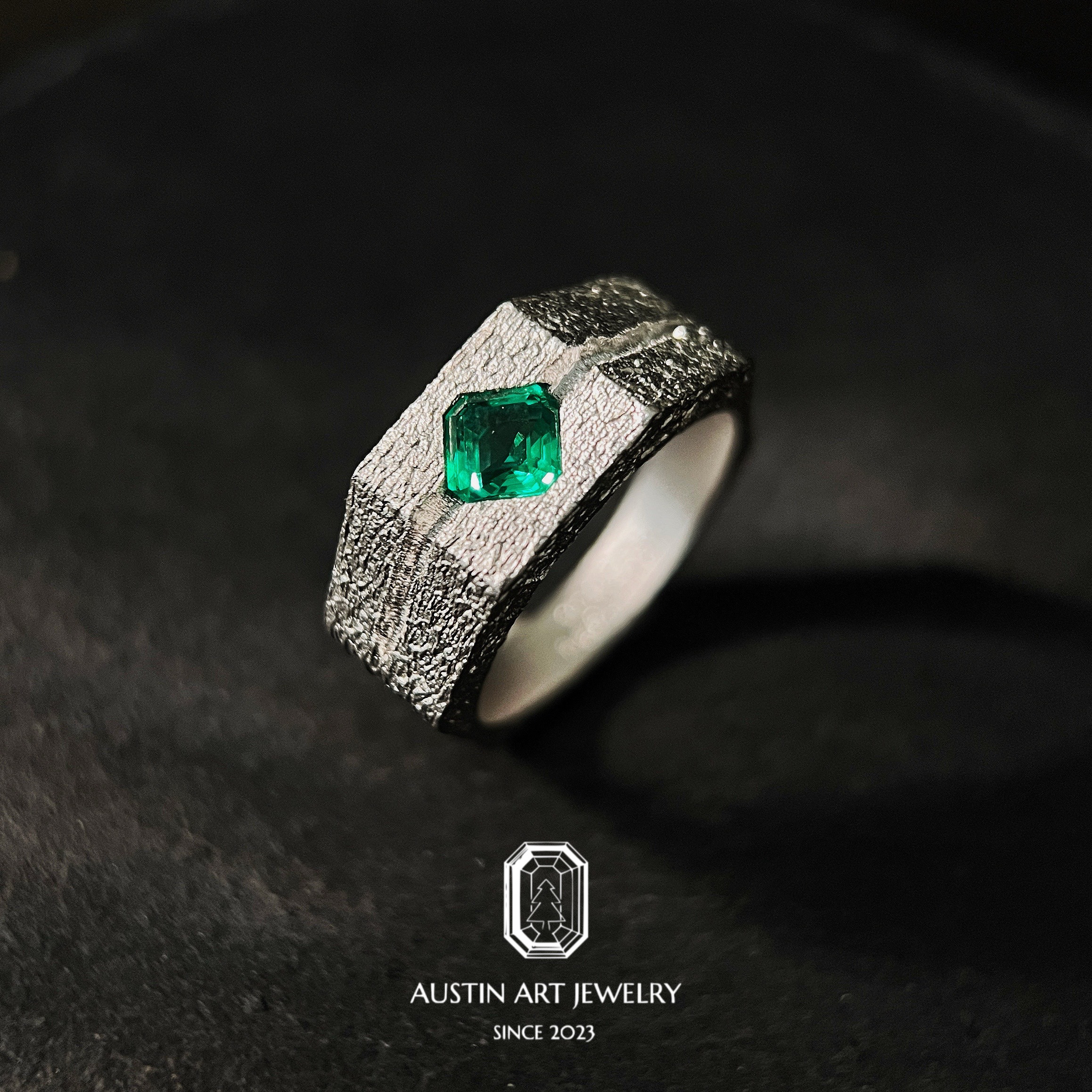 オースティン・枯れ木が蘇る個性的なメンズリング・栽培エメラルドハンドメイド925シルバー、18Kゴールドメッキ