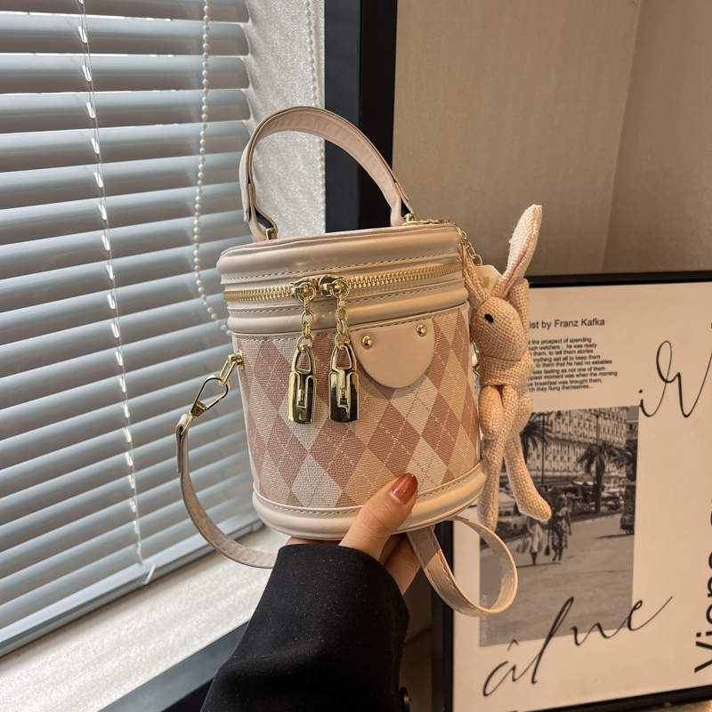 Fashionable and Versatile Small Bag for Women, 2026 New Style, Stylish and Textured Handbag, Shoulder Bag, Summer High-End Crossbody Bag