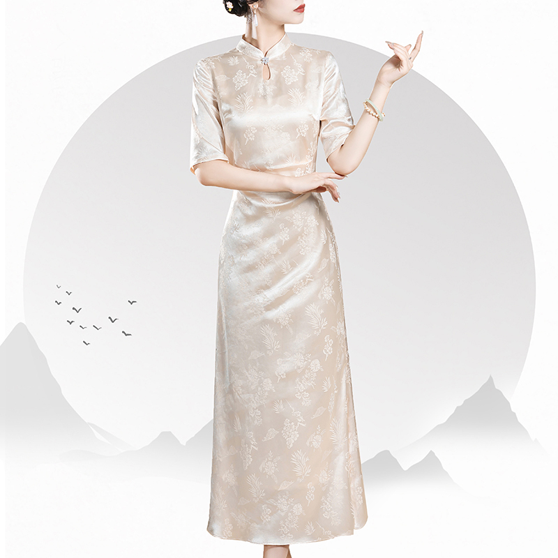 Champagne-Colored Cheongsam 2026 New Improved Modern Chinese-Style Satin Engagement Dress for Petite Women in Autumn and Winter