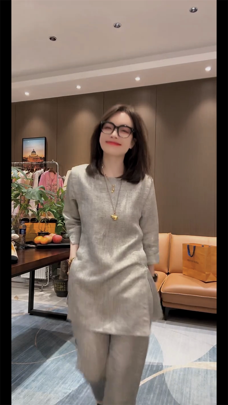 Slimming 2025 Mid-Length Tee & Skinny Pants Outfit - Product image 7