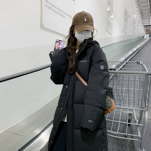 Черный длинный пуховик, бархатная куртка, длина макси, коллекция 2023, утиный пух, изысканный стиль