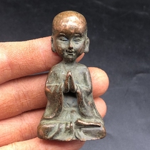 Ancient play miscellaneous retro bronze ware small monk beating a sitting pendulum piece solid pendulum piece to take the play handlebar piece