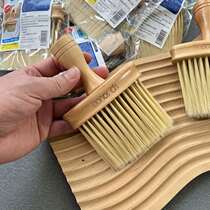 Brush household car cleaning artifact cleaning. Use the groove brush to sweep away dust and dust. Wipe the grooves windowsills keyboard gaps.