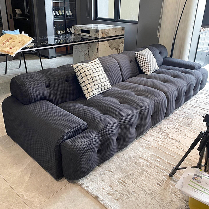 Диван Rockburg в итальянском минималистском стиле из дизайнерской черной ткани Rockburg в стиле бисквит, гостиная в современном минималистском стиле для небольшой квартиры