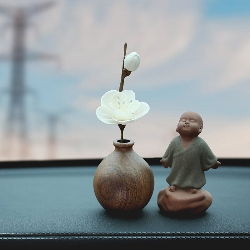 Car ornaments high-end Maitreya center console creative personality ornaments cute ceramic car interior aromatherapy Zen Buddhism