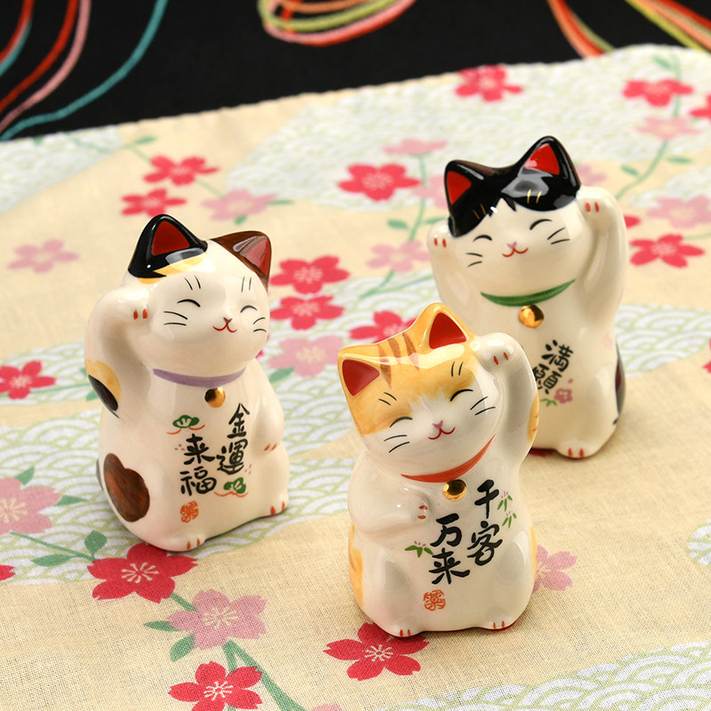 Pharmacist Kiln Japanese Merchants Car Cat Car Swing in car Small number cute and creative wedding gift Gift Chaecat