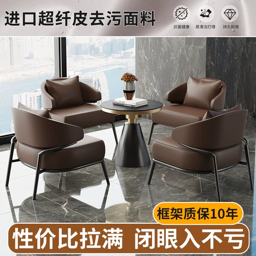 Стол стола стола и стул в салоне салона красоты отель отель отель