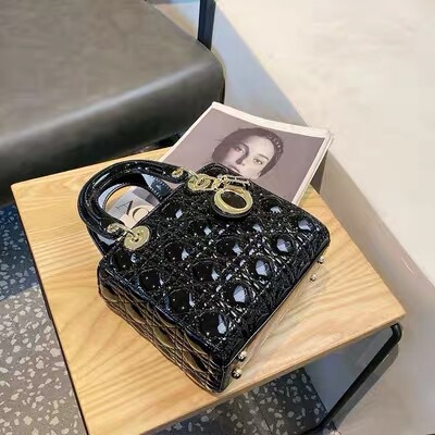 Luxury Brand 2026 New Model Shiny Patent Leather Lady Diana Bag Classic High-End Fashion Genuine Leather Handbag for Women Luxury Brand 2026 New Model Shiny Patent Leather Lady Diana Bag Classic High-End Fashion Genuine Leather Handbag for Women