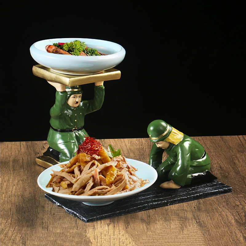 Resin with a Surrender Military Theme, Japanese Soldier Kneeling Artistic Scene, Cold Dish Plate, Restaurant Open Kitchen Specialty, Hotel Tableware