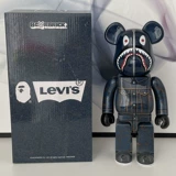 Bearbrick 400% насильственный медвежьи прилив играет рука рука -качающиеся блоки, медведь пустая горная базовая кукла подарок на день рождения