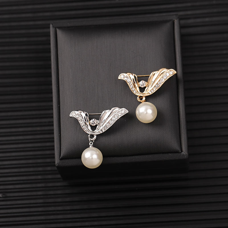 New anti-exposure buckle angel pearl brooch neckline fixing bow pin high-end suit accessory for women